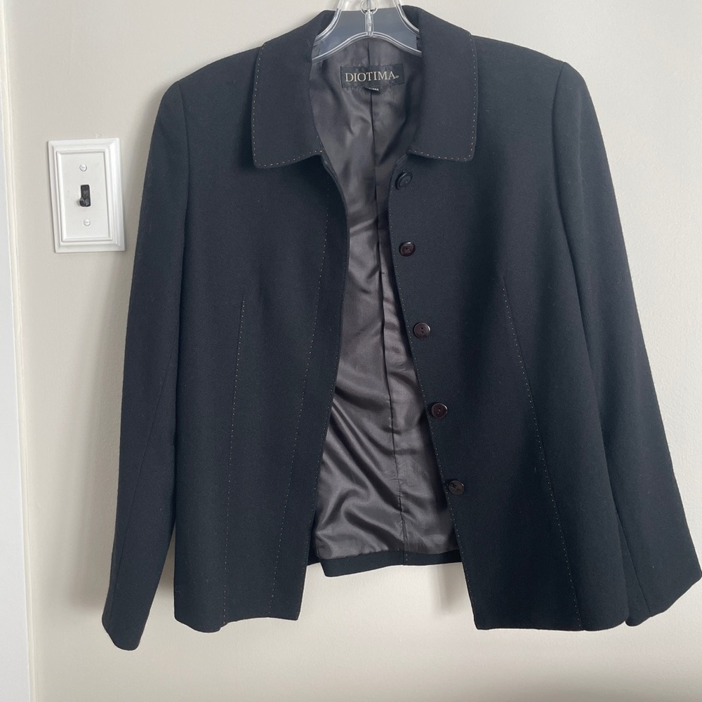 Black Suit Jacket with Notched Lapel and Long Sleeves